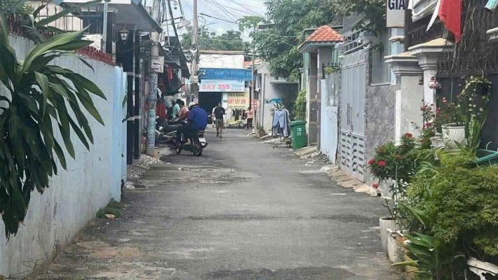 chính chủ bán lô đất giá tốt hẻm 71 đường 359 Phước Long B, TP. HCM