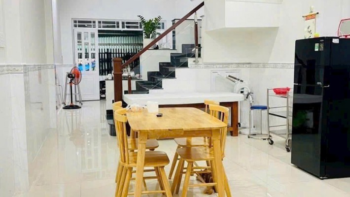 Chị Gái Xinh đẹp Cần Bán Nhà 1 trệt 1 lầu hẻm oto đường 185, Phước Long B, 