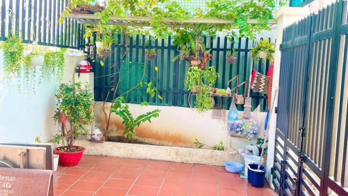 Chị Gái Xinh đẹp Cần Bán Nhà 1 trệt 1 lầu hẻm oto đường 185, Phước Long B, 