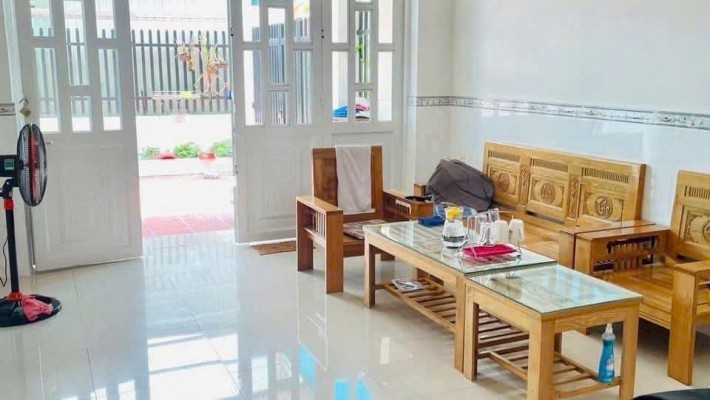 Chị Gái Xinh đẹp Cần Bán Nhà 1 trệt 1 lầu hẻm oto đường 185, Phước Long B, 